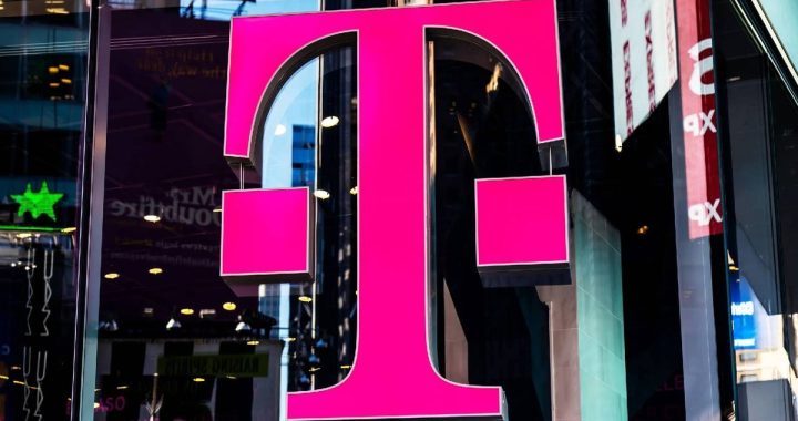 T-Mobile-subscriber-buys-new-phone-and-ends-up-with-a-used-refurbished-unit.jpg